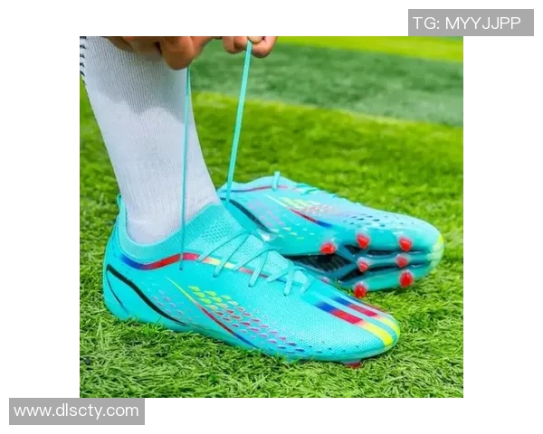 足球明星联名鞋款揭秘时尚与运动的完美结合