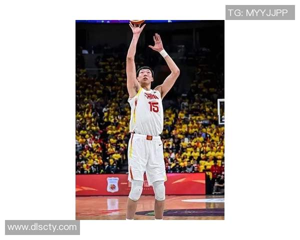 足球明星盛赞周琦的篮球才华与拼搏精神引发热议